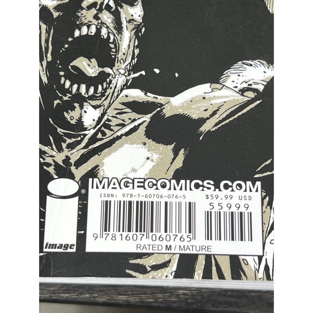 Walking Dead Compendium One - Picture 4 of 4
